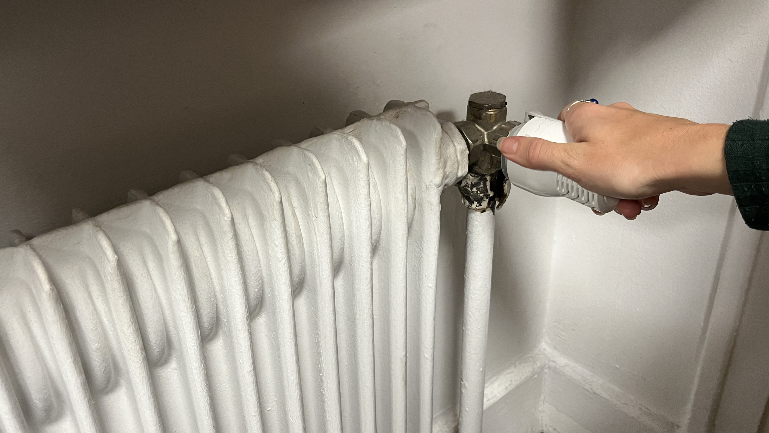 Radiateur en fonte avec robinet thermostatique